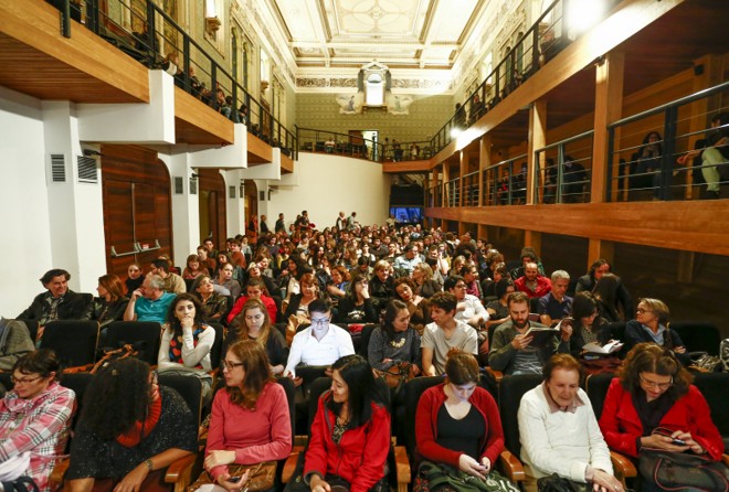 Disputado: Capela Santa Maria ficou pequena. |