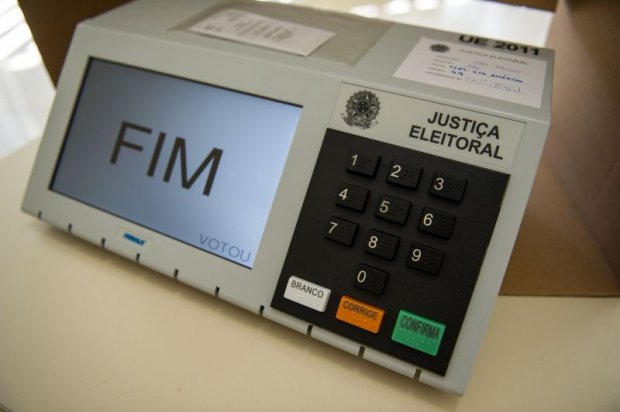 Processo de eleição simulada ocorre simultaneamente em Campo Largo, Londrina e Tamarana | AFP/YASUYOSHI CHIBA