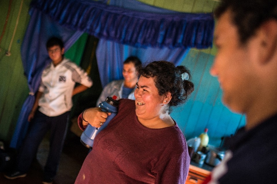 Família Sosa, em Serranópolis do Iguaçu: Domingas Vargas não abre mão do tradicional tereré | Brunno Covello/ Gazeta do Povo