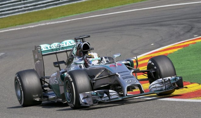 Britânico Lewis Hamilton (Mercedes) desiste da prova, após choque com colega de equipe Nico Rosberg | 
