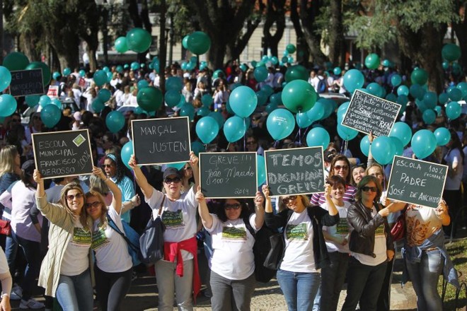 Professores reivindicam a redução do prazo de implementação do plano de carreira |