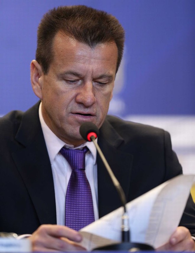 Dunga anuncia a primeira convocação no retorno ao comando da seleção |