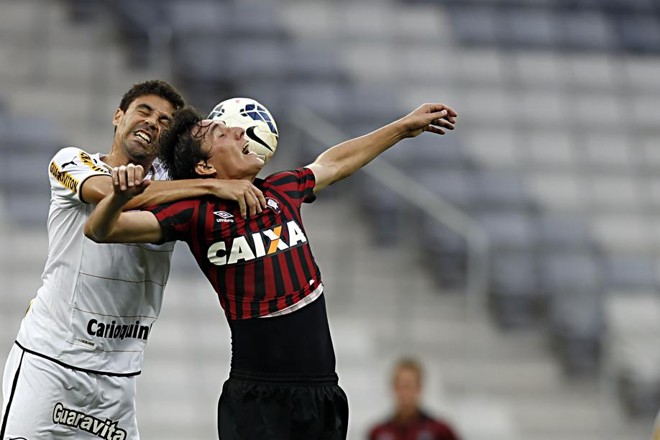 O atacante ganhou a vaga de Douglas Coutinho na equipe titular | 