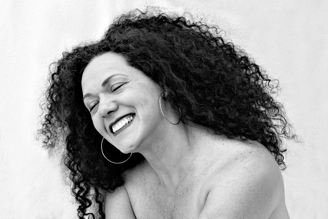 Cantora mineira vive na Holanda há cinco anos | 