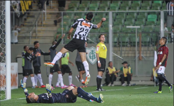 Dátolo comemora o primeiro gol contra do Furacão, de Léo Pereira | Bruno Cantini / Atlético-MG