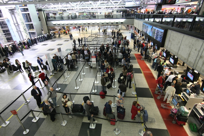 Mensagens formais vão dar lugar a avisos mais descontraídos nos aeroportos do país, a exemplo do Afonso Pena, em Curitiba | Aniele Nascimento/Gazeta do Povo