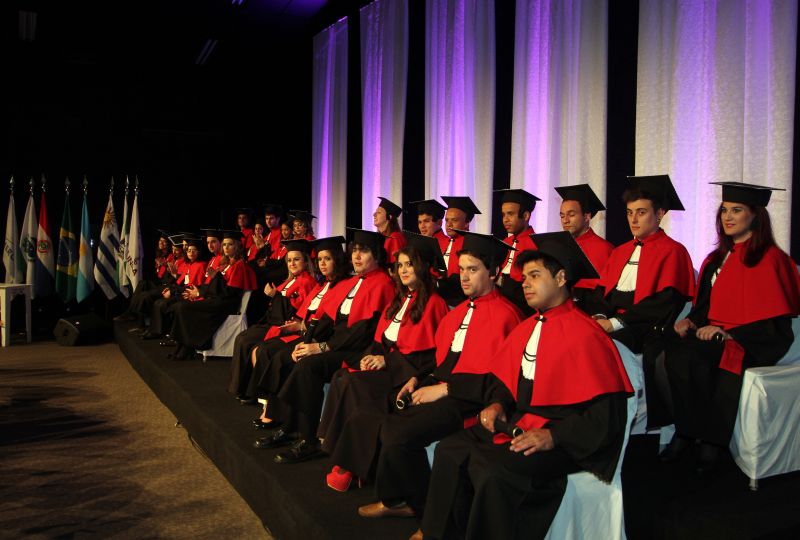 A colação de grau para os 24 formandos dos três cursos ocorreu na sexta-feira | Christian Rizzi/ Gazeta do Povo