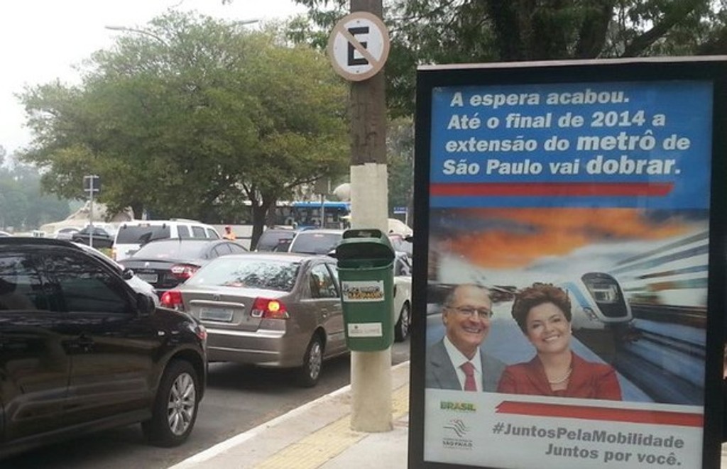 A ONG explicou que a peça publicitária era uma "provocação" e que a "união dos políticos de partidos diferentes também reforçava o estranhamento da "propaganda"