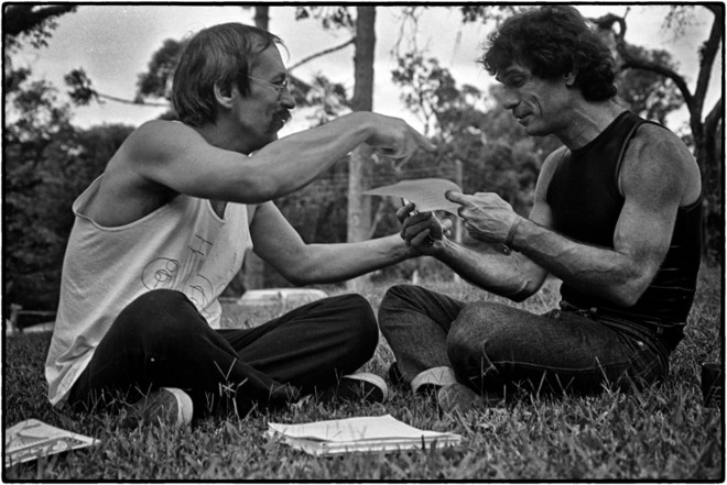 Macarrão sem queijo, amor sem beijo, acordar sem bom dia era, para Leminski, como papel sem poesia |