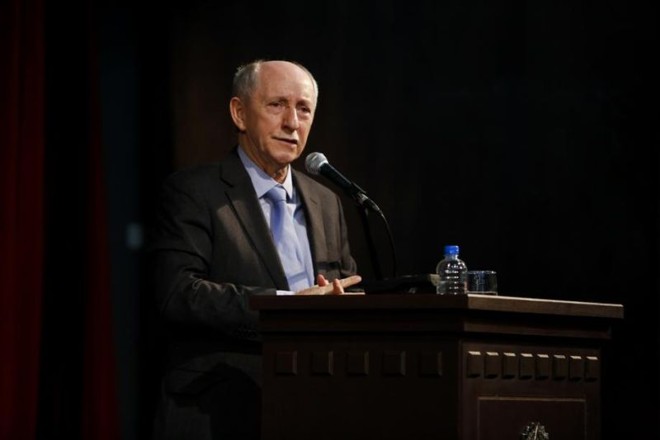 Adalberto Pasqualoto, professor de direito da PUCRS, durante a V Conferência Estadual dos Advogados, realizada no centro de convenções da FIEP em Curitiba |