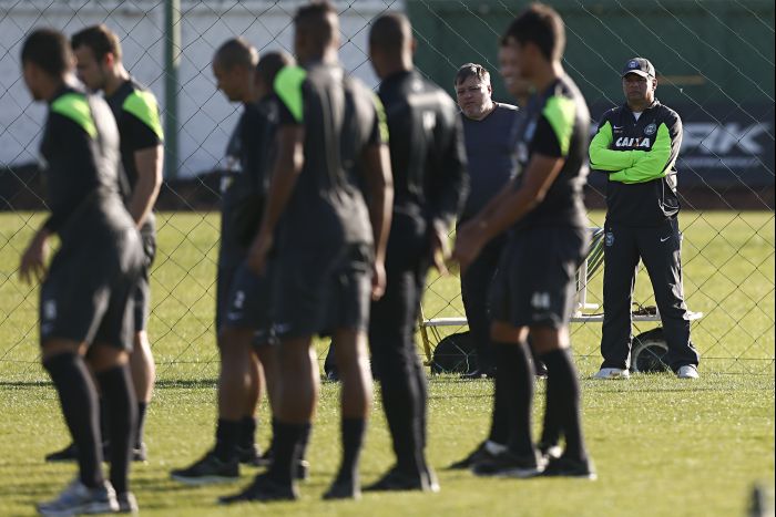 Celso Roth promove Zé Rafael e Keirrison a titulares contra o Vitória | Felipe Rosa / Tribuna do Paraná