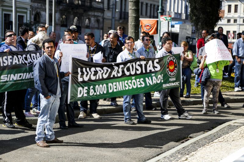 Cerca de 200 cobradores participaram do protesto | Henry Milleo/ Gazeta do Povo