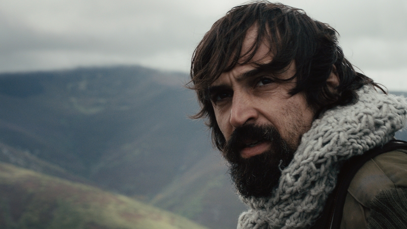 Júlio Andrade como Paulo Coelho, no Caminho de Santiago de Compostela: viagem foi decisiva na vida do escritor | Divulgação