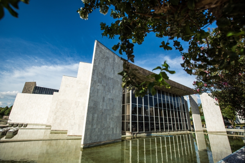 Fachada do TC: presidente da Assembleia decide hoje se colocará o projeto em tramitação | Brunno Covello/Gazeta do Povo