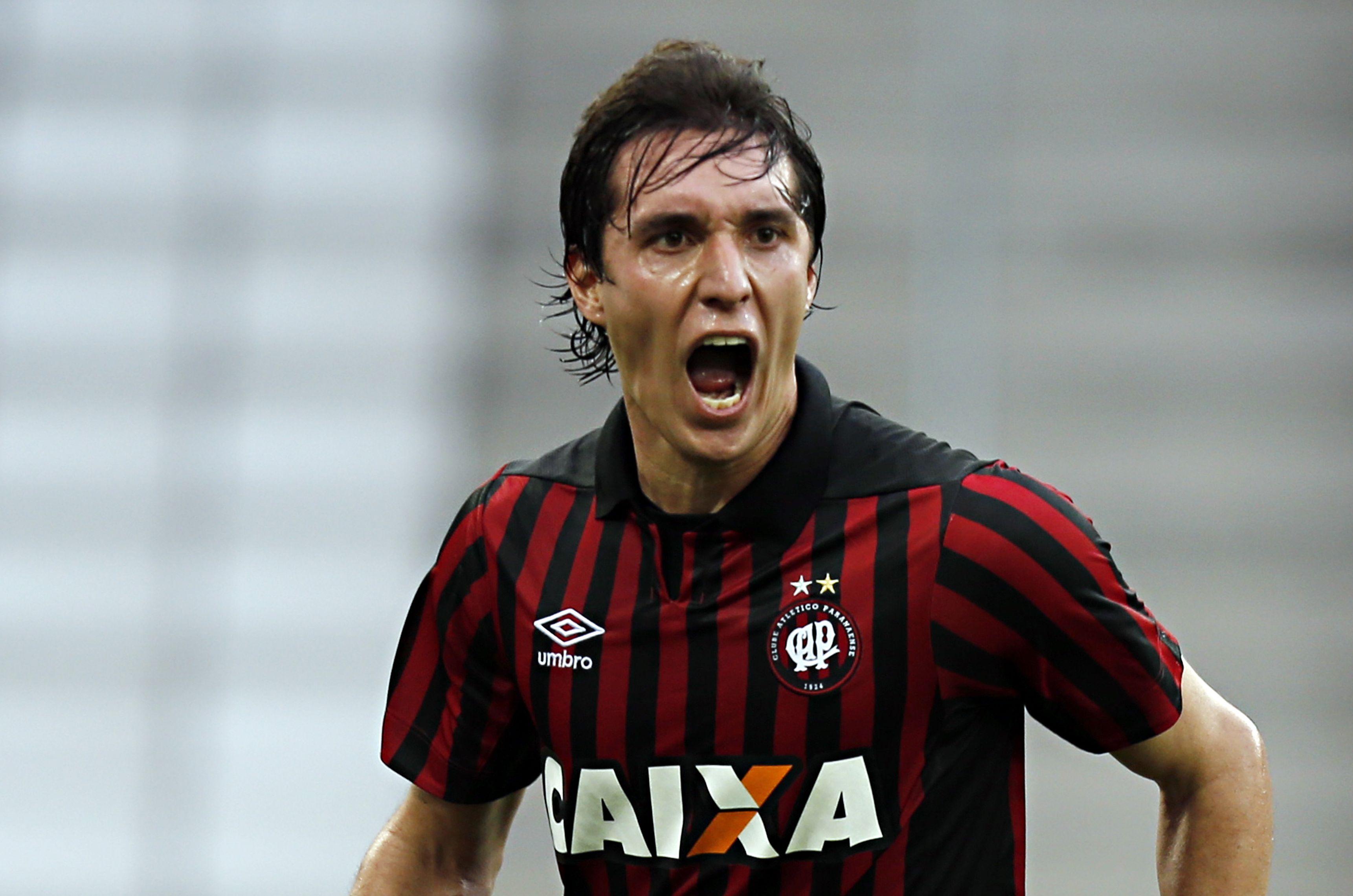 Atleticano Cléo vai tentar superar a boa defesa do Santos nesta quarta | Albari Rosa/Gazeta do Povo
