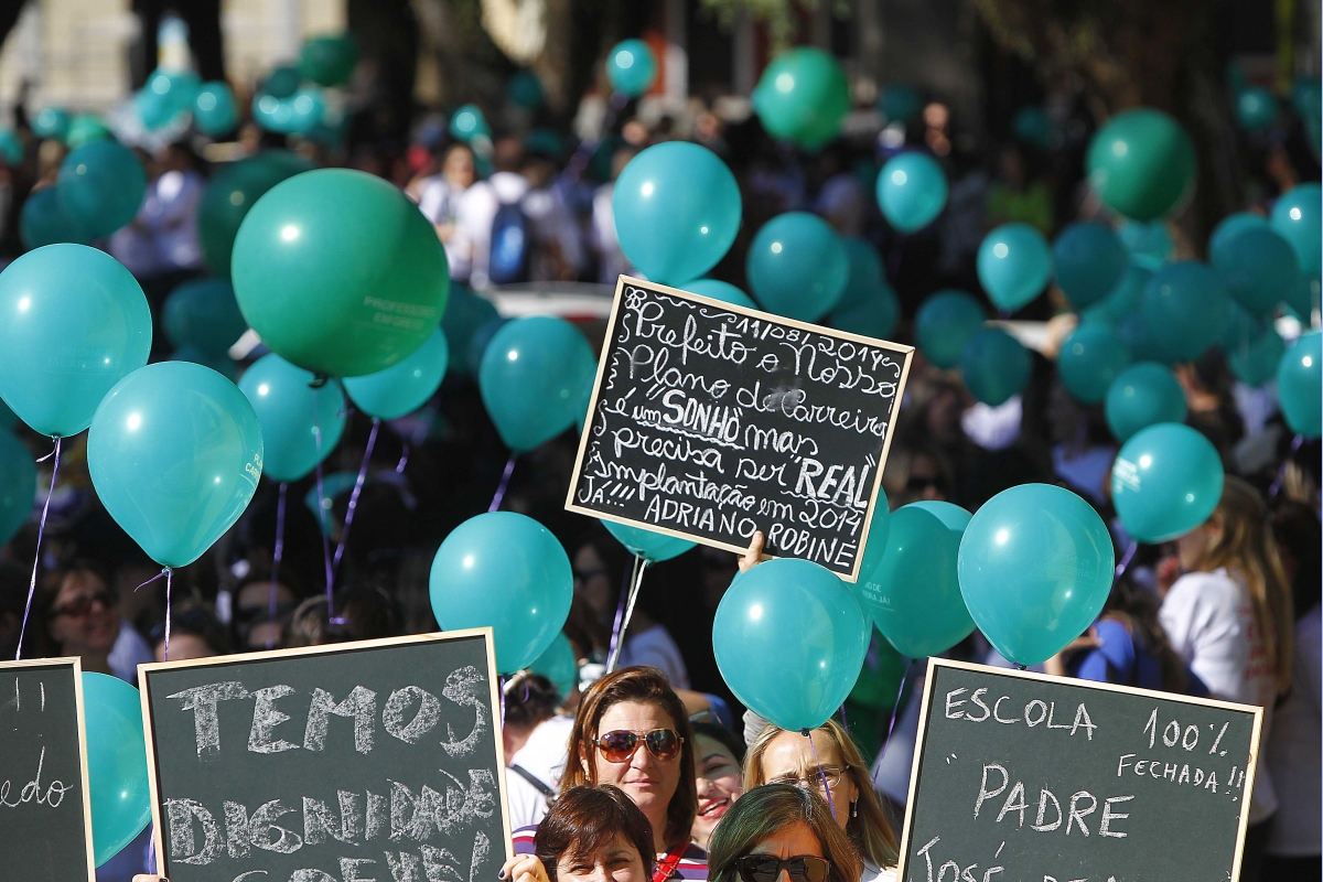 Professores protestam em frente à Câmara Municipal de Curitiba | Jonathan Campos/Agência de Notícias Gazeta do Povo