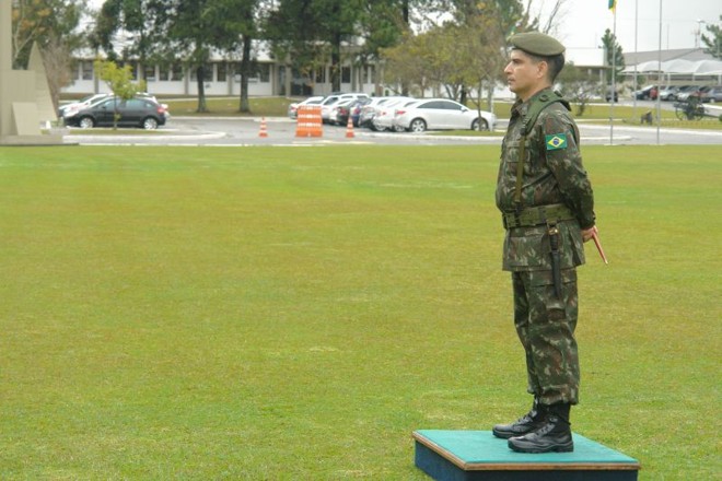 General de Brigada Flavio Marcus Lancia Barbosa, assumindo o comando da Artilharia Divisionária da 5ª Divisão |