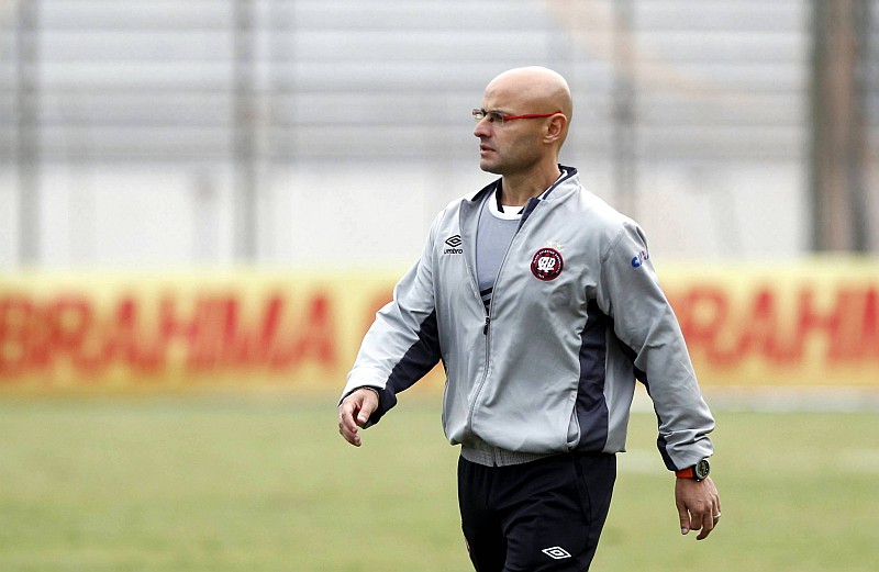 Leandro Ávila comanda o Atlético, que quer encerrar contra o Goiás um jejum de quatro jogos | Daniel Castellano / Gazeta do Povo