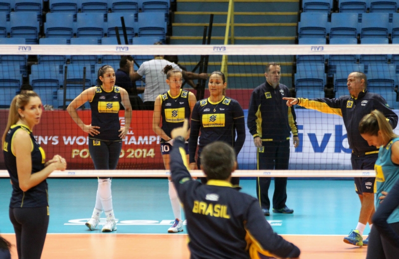 Seleção brasileira feminina treina para enfrentar as russas | Alexandre Arruda / CBV / Divulgação