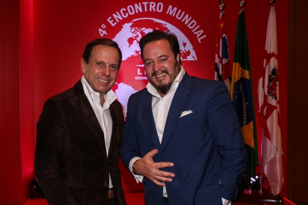 O empresário Fabrício de Macedo (à dir.) e o fundador do Lide nacional, João Dória Jr., após a posse dele como presidente do Lide Paraná | Eduardo Lopes