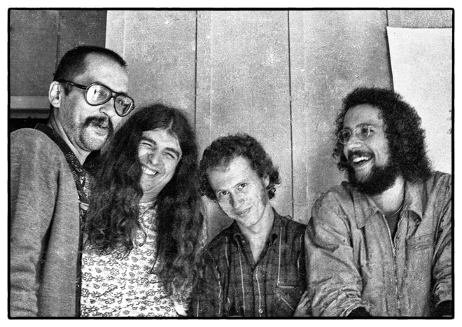 Na casa de Paulo Leminski, em 1973, nas Mercês, o