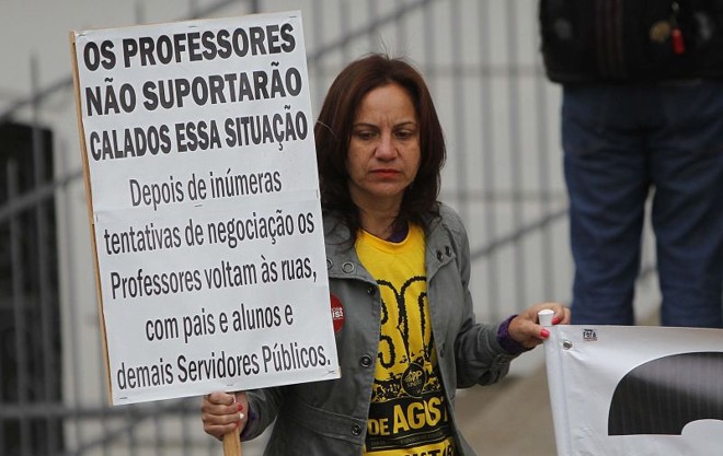 Em ato tradicional no PR, professores pedem melhorias na educação |