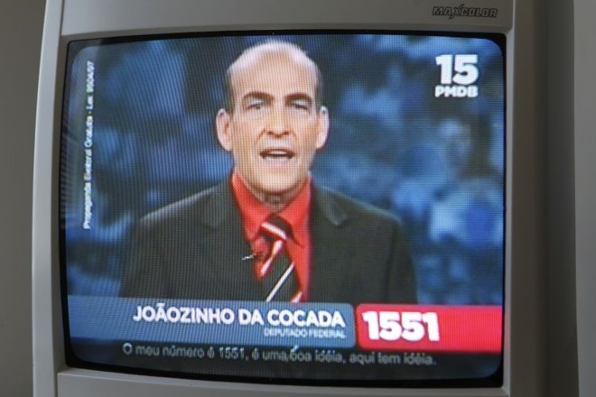 Joãozinho da Cocada (PMDB) usa um slogan para ajudar o eleitor a memorizar seu número. 