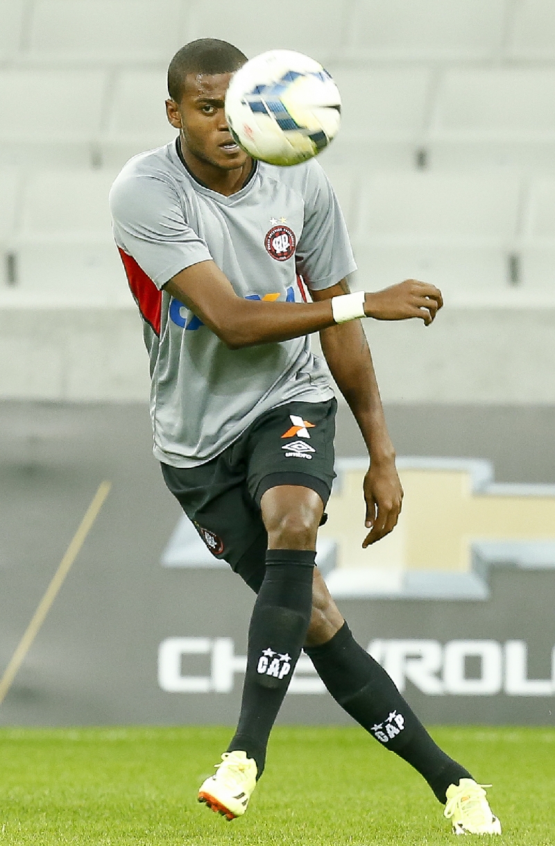 Marcelo marcou apenas três gols até agora em 2014 | Hugo Harada/ Gazeta do Povo