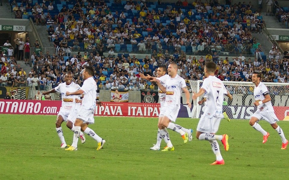 Jogadores do Bragantino comemoram o gol de Sandro sobre o Corinthians na Arena Pantanal | André Romeu / Vipcomm
