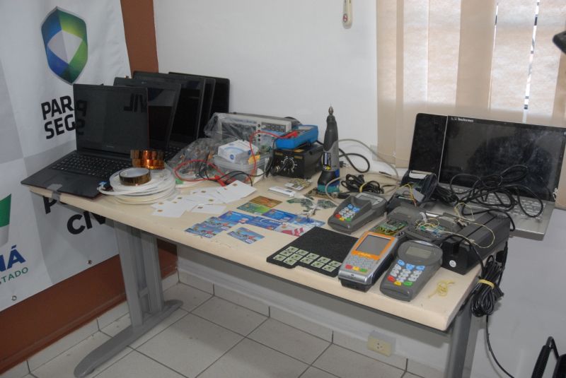 Fábrica ficava no bairro Bigorrilho, em Curitiba. Do local haveria distribuição dos cartões para outros grupos | Divulgação/Polícia Civil