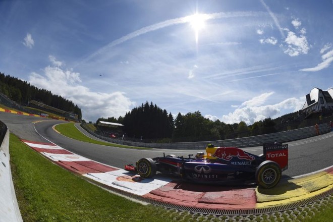 Carro da Red Bull, pilotado por Daniel Ricciardo em circuito de Spa-Francorchamps, na Bélgica | 