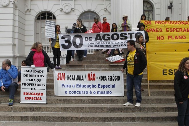 Da Praça Santos Andrade, categoria segue ao Palácio Iguaçu, no Centro Cívico |