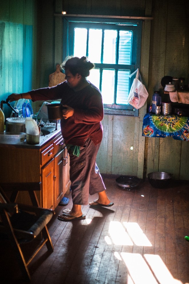 Domingas começa a preparar um mate | 