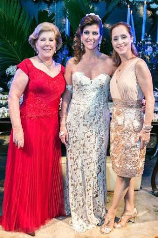 A noiva Maria Eugenia de Paula Soares ladeada pela mãe, Dora de Paula Soares, e Ana Botafogo | Francisco Santana