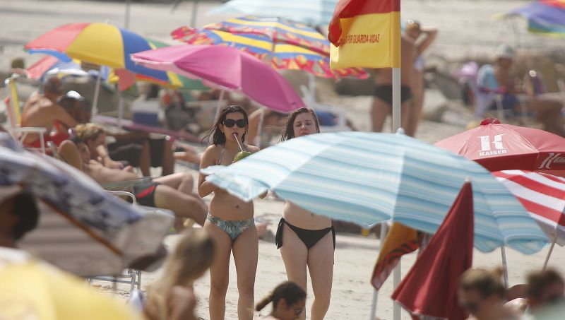 Curitibanos querem aproveitar o calor para matar saudades da praia | JONATHAN CAMPOS / AGENCIA DE NOTICIAS GAZETA DO POVO