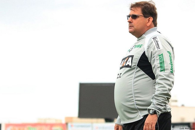A eliminação na Copa do Brasil e a má fase no Brasileiro causaram a demissão de Guto Ferreira no Figueirense após a 11a rodada. Argel Fucks foi contratado para o lugar dele. | 