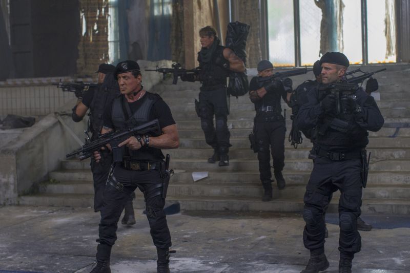 Sylvester Stallone comanda os mercenários: ação irreal e autoparódia | Divulgação