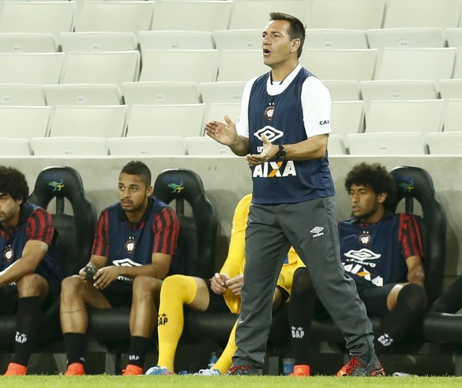 A paciência da diretoria do Atlético durou apenas oito jogos com Doriva. O técnico chegou com cartaz após o título paulista pel Ituano, mas foi demitido após queda de rendimento da equipe, culminando com um empate contra o Bahia | 