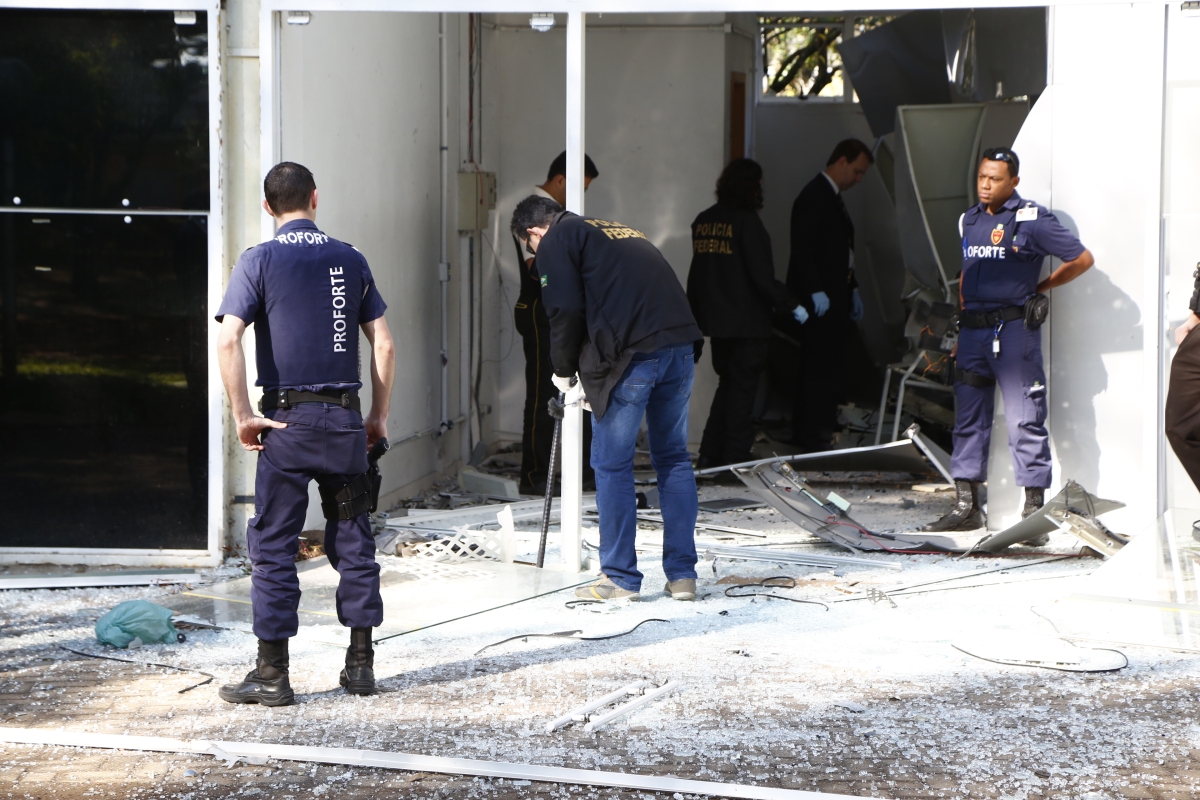 Para explodir os caixas, os criminosos utilizaram dinamites | Aliocha Mauricio/Tribuna