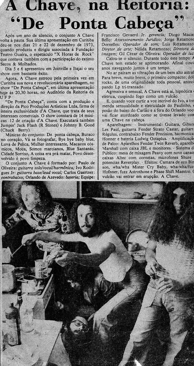 Matéria do jornal O Estado do Paraná, de 1974, sobre o retorno aos palcos da banda A Chave, formada por Paulo de Oliveira, Ivo Rodrigues, Orlando Azevedo e Carlos Gaertner. Leminski era o quinto elemento |