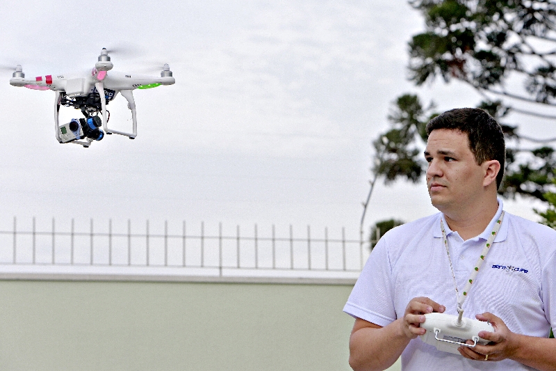 Mario Barrionuevo, da Aeroclipe: hobby de aeromodelismo virou negócio sério | César Machado / Gazeta do Povo