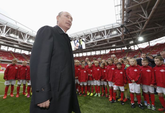 Presidente da Rússia, Vladimir Putin, na inauguração da Otrytie Arena, um dos estádios da Copa 2018 | Reuters