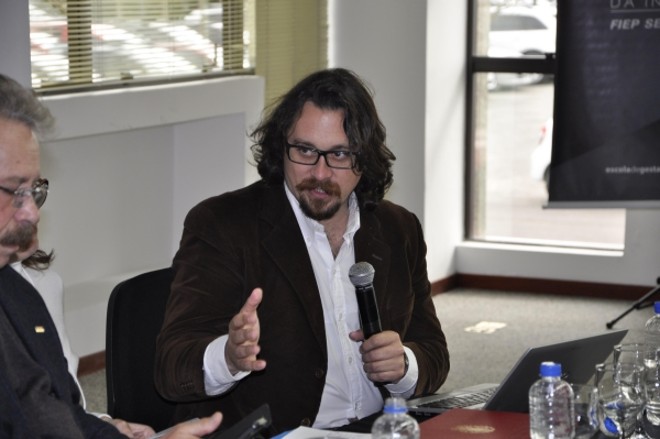 Direito penal e segurança pública juntos: A necessidade de se pensar criticamente a segurança pública e o direito penal foi tema de um painel da conferência. O professor argentino Máximo Sozzo (foto) fez uma comparação sobre as discussões de segurança pública que ocorrem nos países da América Latina e apontou observações sobre os pensamentos que dominam esse debate. Ainda houve palestra do professor da UFPR André Giamberardino, que apontou que a única saída para a segurança pública é pensar em justiça restaurativa | 