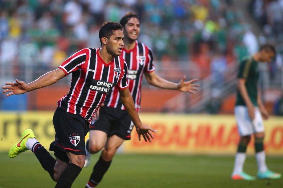 Alan Kardec comemora gol que desempatou o clássico contra o Palmeiras. | Folhapress