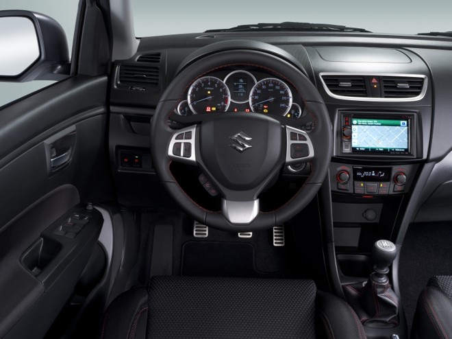 Na versão R, o Swift Sport pode receber como opcional a central multimídia com GPS (R$ 4 mil) |