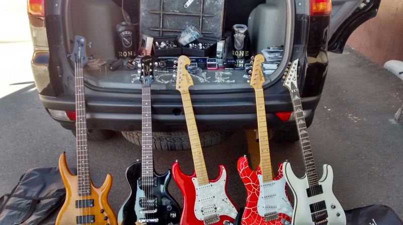 Além das joias, os policiais encontraram com os suspeitos objetos vindos de outros assaltos | Divulgação/Polícia Militar