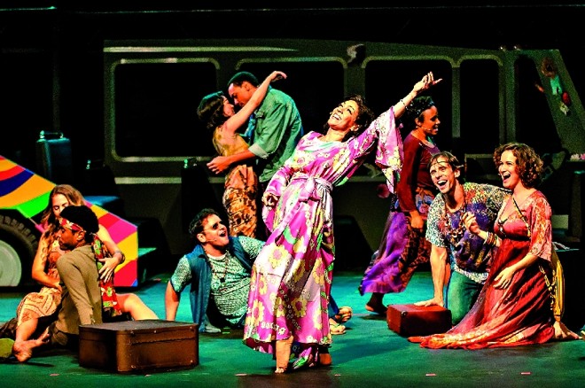 A atriz baiana Laila Garin foi escolhida entre 200 candidatas e é a alma do espetáculo |