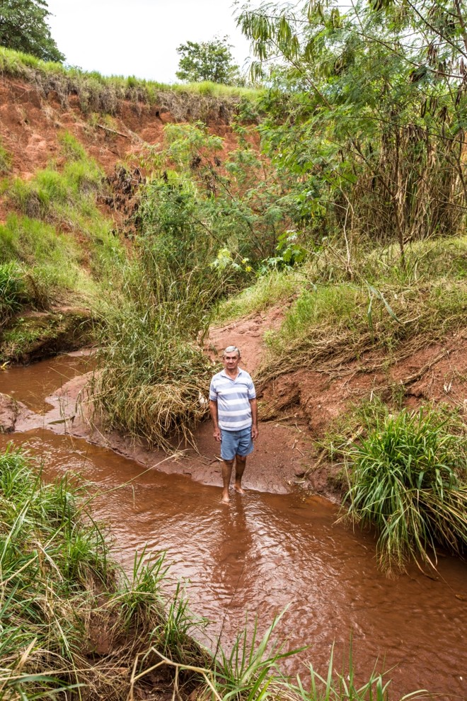 Felipach estuda processar o município de Terra Rica, já que a canalização da água da chuva na cidade aumenta o processo erosivo na área dele | 