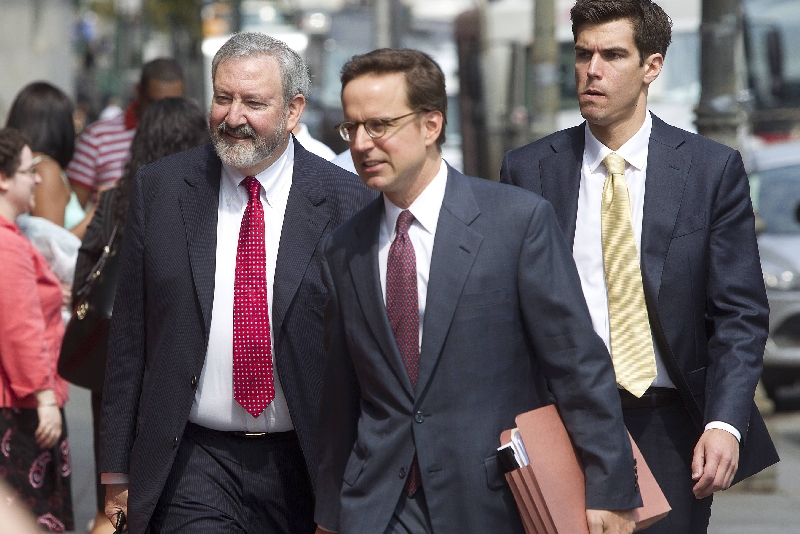 Para o advogado Jonathan Blackman (centro), a Argentina está comprometida com o diálogo | Carlo Allegri/Reuter