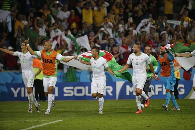 Comemoração história da Argélia às oitavas de final na Copa no empate com a Rússia na Arena da Baixada |